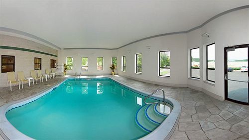 Hotel Quality Near Six Flags St. Louis 2*